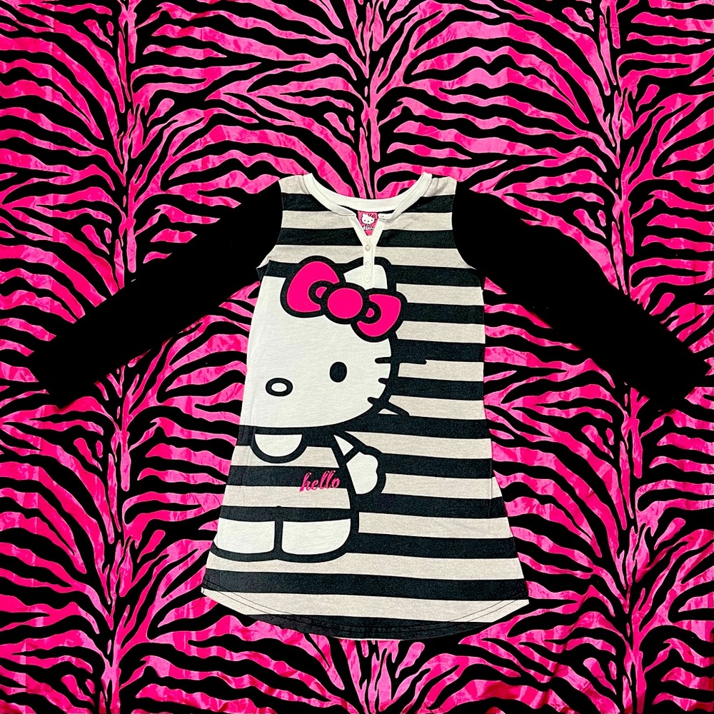 Hello Kitty Kids Henley Design PJ Top
🎀🖤🤍